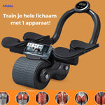 Actieve man traint buitenshuis met zwarte AbWheel Pro op oranje achtergrond