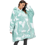 Persoon draagt een wit-groene Sherpa Fleece XXL hoodie.