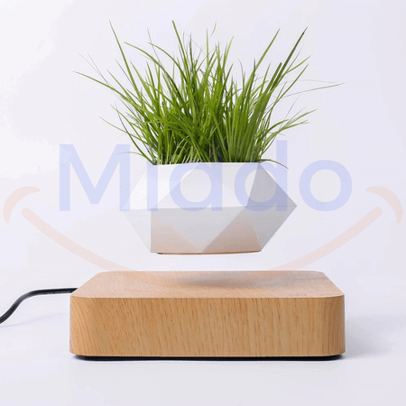 Witte zwevende pot met groen gras op lichtbruine basis.