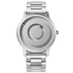 Zilver horloge met stalen band en minimalistisch ontwerp.