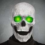 Witte schedelmasker met felgroene ogen en grijns