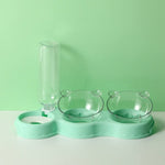 Groene voedertray met voerbakken en waterdispenser.